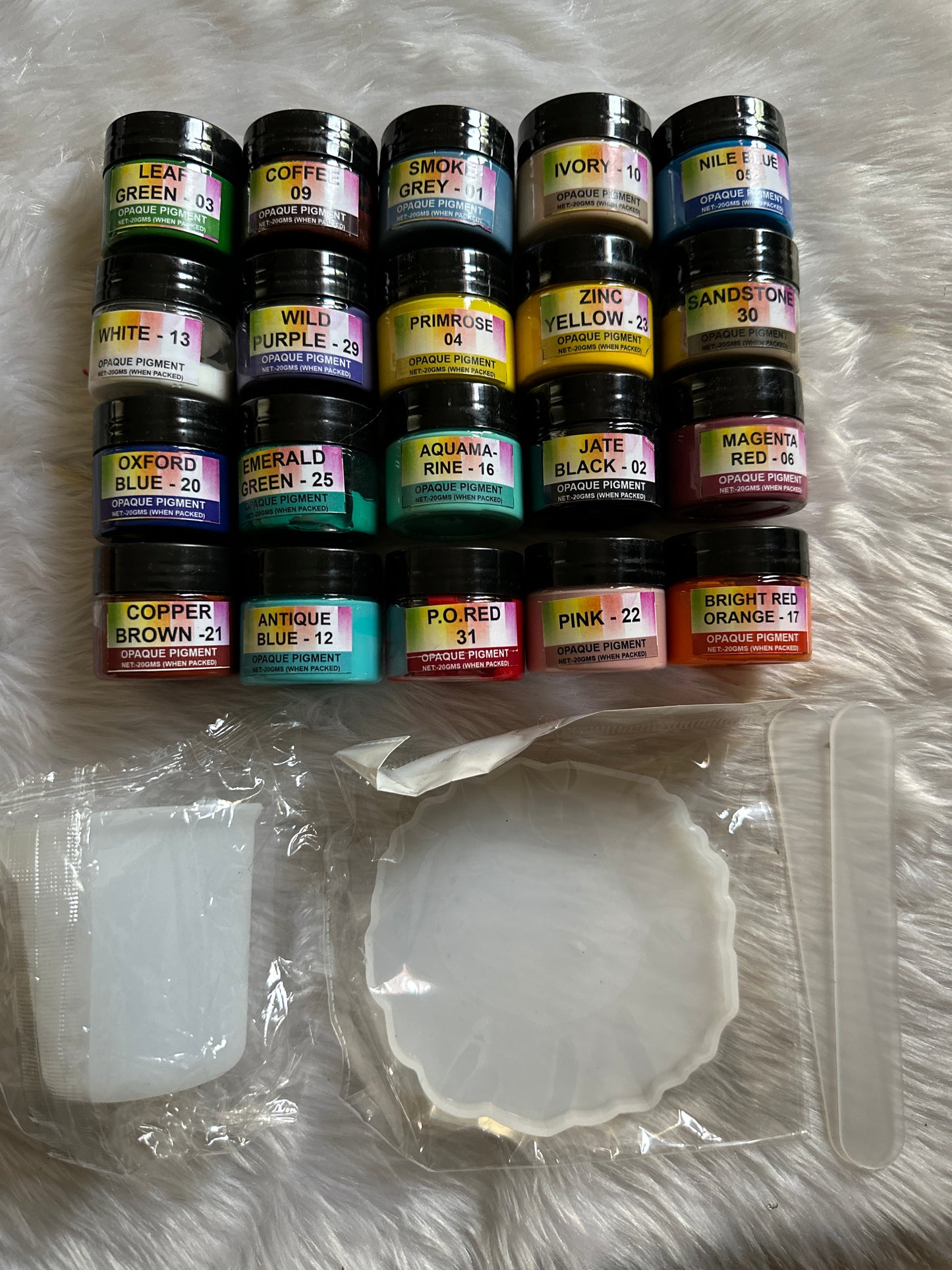 Pigments - 20 Pcs Set with Free one Mould